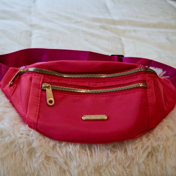 FREE~Fuschia Belt Bag New - Picture 1 of 6